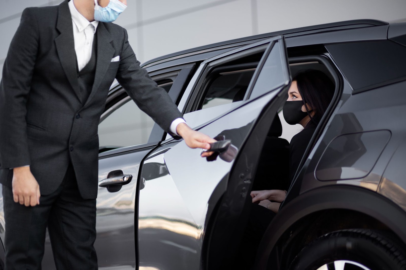 First-Class Travel: Navigating Airport Limo Options with Ease