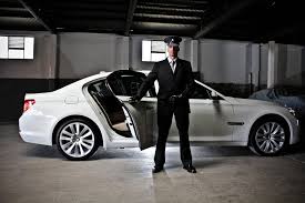 Top 5 Benefits of Using a Chauffeur Service in London for Business Travelers